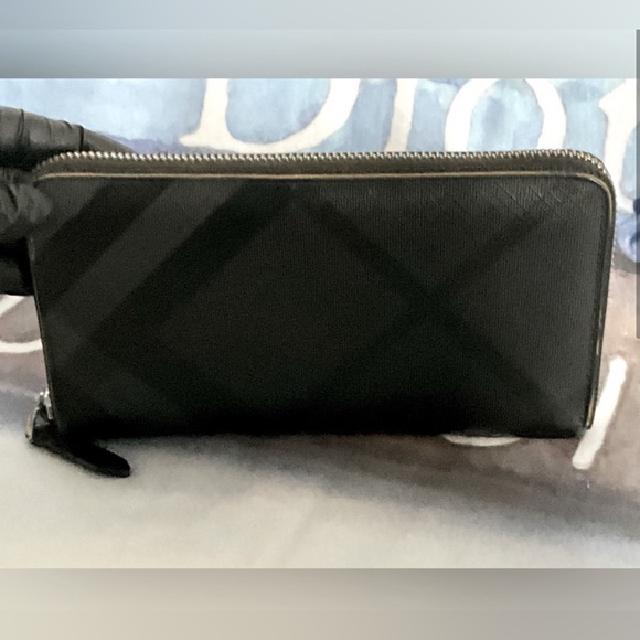 BURBERRY Smoke Check / Nova Check Plaid Leather Zip Around Wallet - Picture 2 of 11
